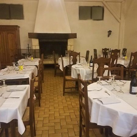 Ménigoute L'Auberge Des Voyageurs מראה חיצוני תמונה