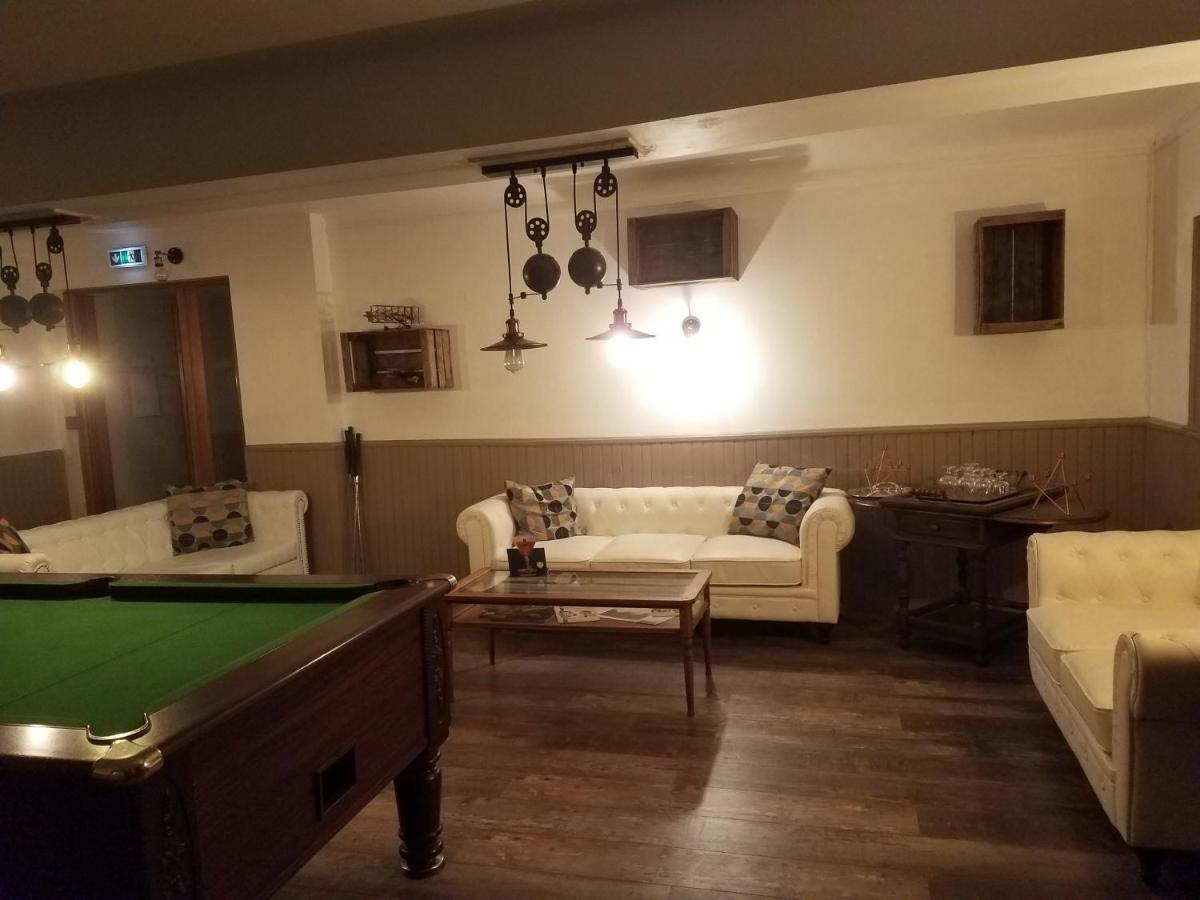 Ménigoute L'Auberge Des Voyageurs מראה חיצוני תמונה