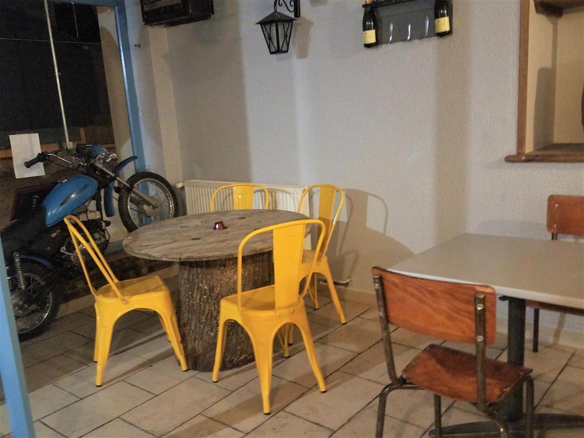 Ménigoute L'Auberge Des Voyageurs מראה חיצוני תמונה