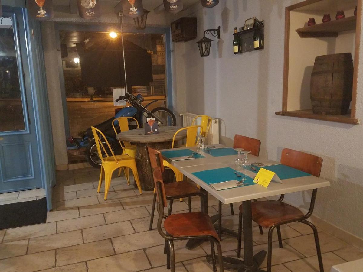 Ménigoute L'Auberge Des Voyageurs מראה חיצוני תמונה